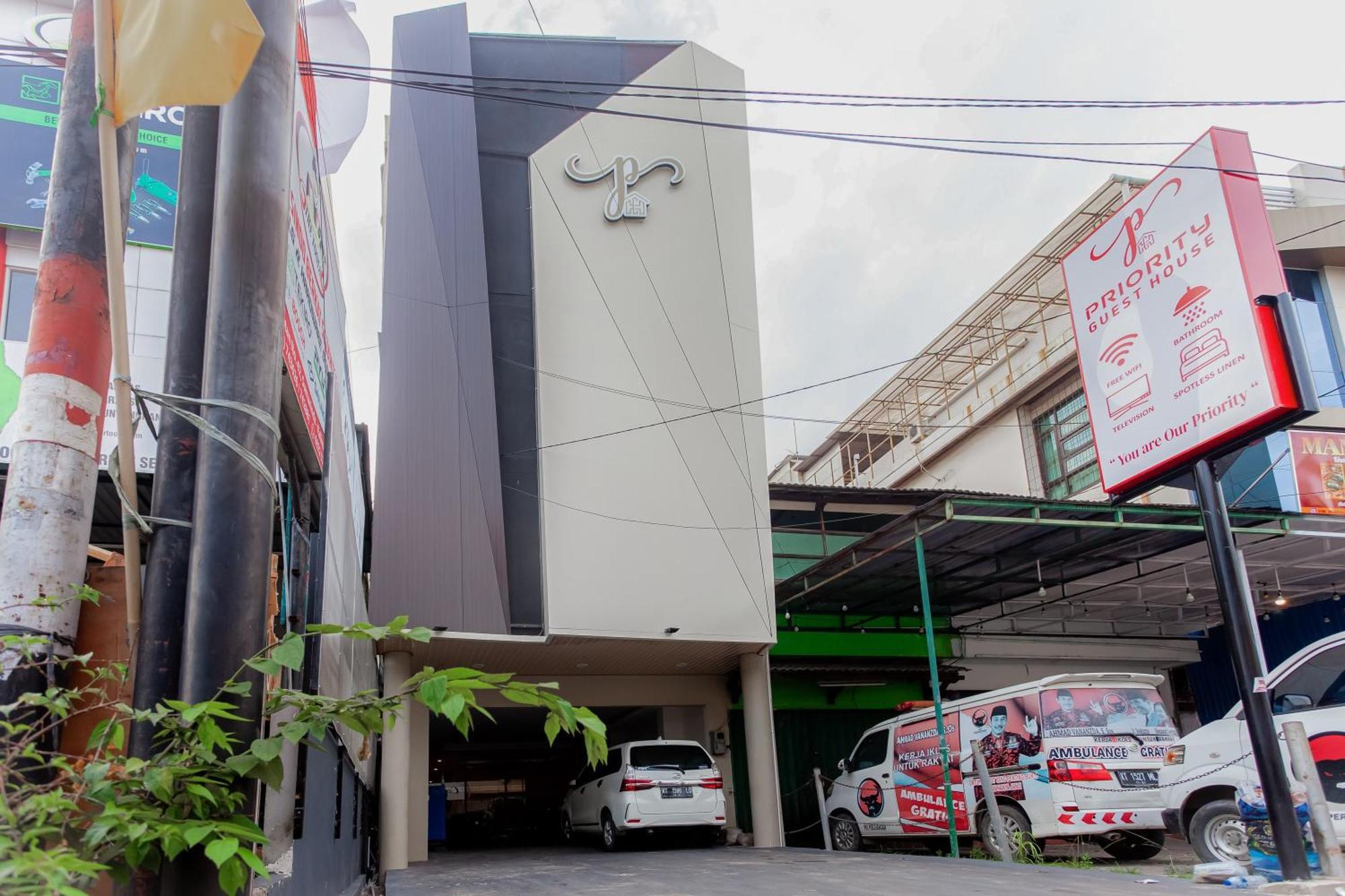 Urbanview Hotel Priority Samarinda By Reddoorz Exterior foto